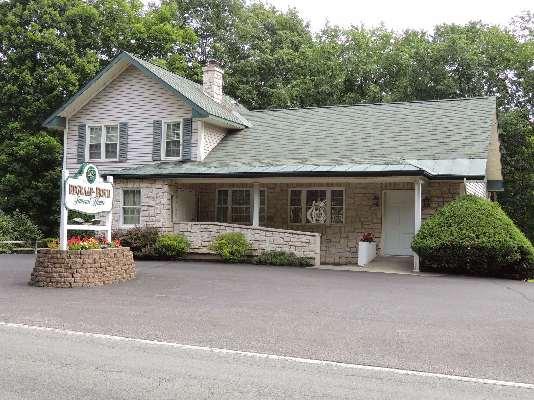 DeGraaf-Bryce Funeral Home Inc.
